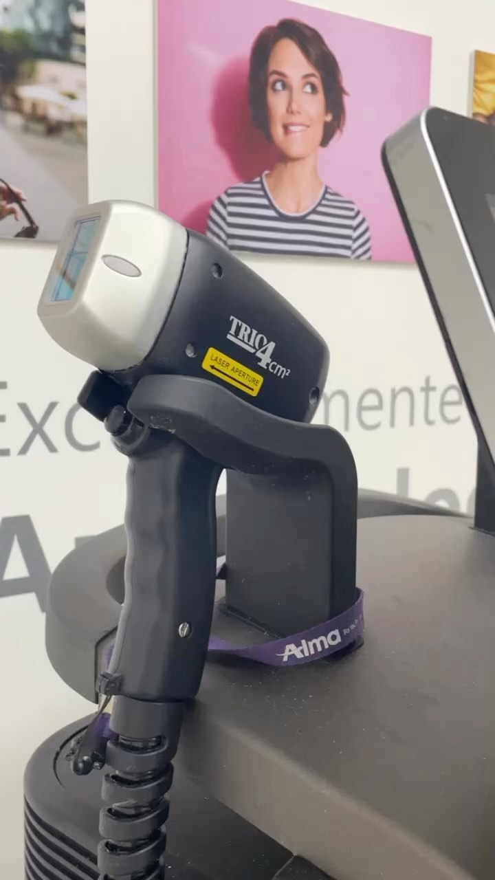 Cabina de Clínica Titanium con el manipulador Alma